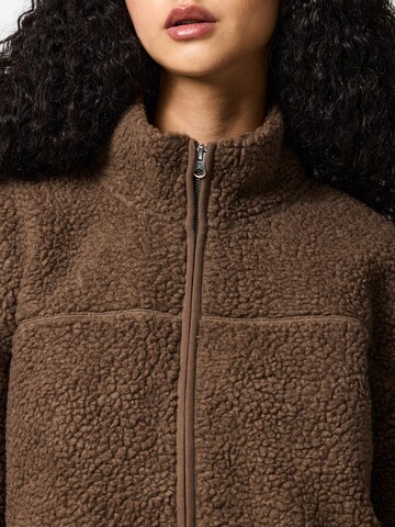 PIECES Fleecejacke 'PCSADIA' in Braun