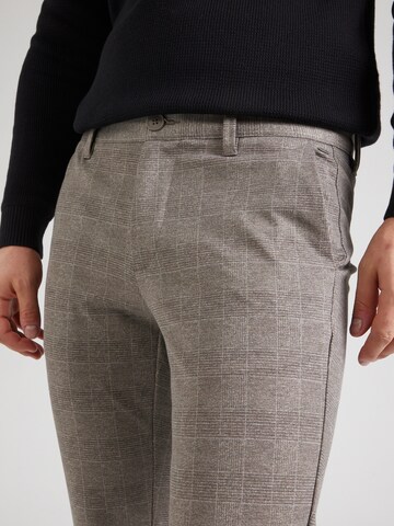 Coupe slim Pantalon chino 'ONSMARK' Only & Sons en marron