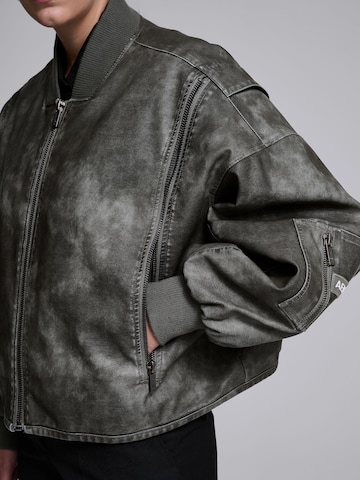 Veste mi-saison 'Leather Bomber' AEMMI en gris