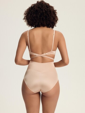 Slip modellante 'Miederhose Silky, starker Shaping Effekt, nahtlos, glatte Microfaser' di ESOTIQ in beige
