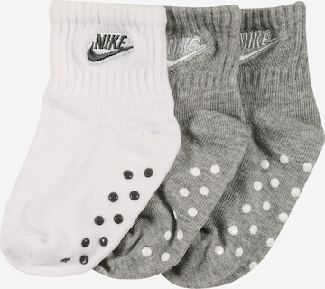 Chaussettes Nike Sportswear en gris : devant