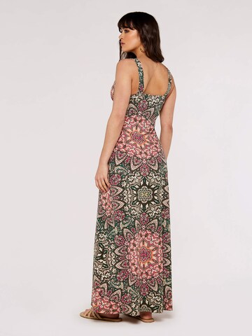 Robe Apricot en vert