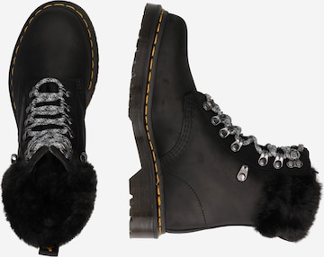 Ghete cu șireturi 'Serena' de la Dr. Martens pe negru