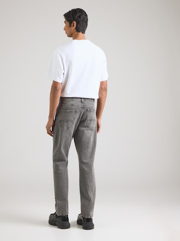 QS - Regular Calças de ganga em cinzento