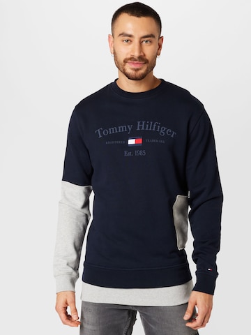 Tommy Jeans كنزة رياضية بلون أزرق: الأمام