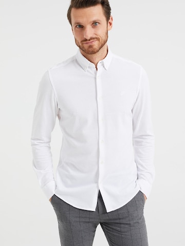 balta WE Fashion Priglundantis modelis Marškiniai