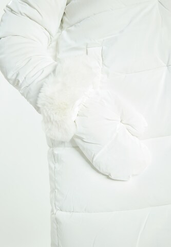 faina Wintermantel in Wit