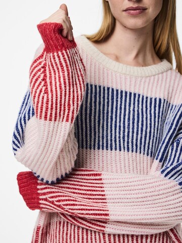 Pull-over oversize 'Nolo' PIECES en blanc