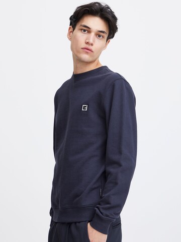 Casual Friday - Sweatshirt 'Sebastian' em azul
