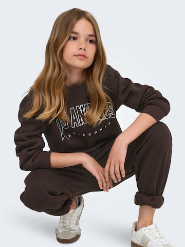 ONLY GIRLS Sweatshirt 'KOGSWEAT' in Bruin