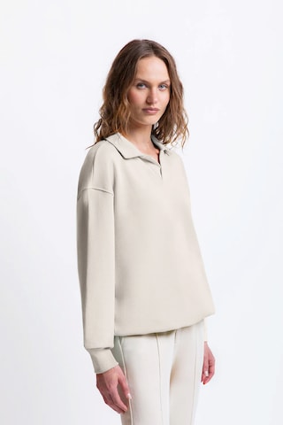 UNIQVIBE Sweatshirt in Beige