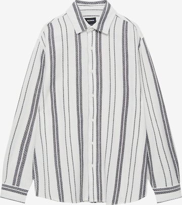 Pull&Bear Comfort fit Button Up Shirt in White: front