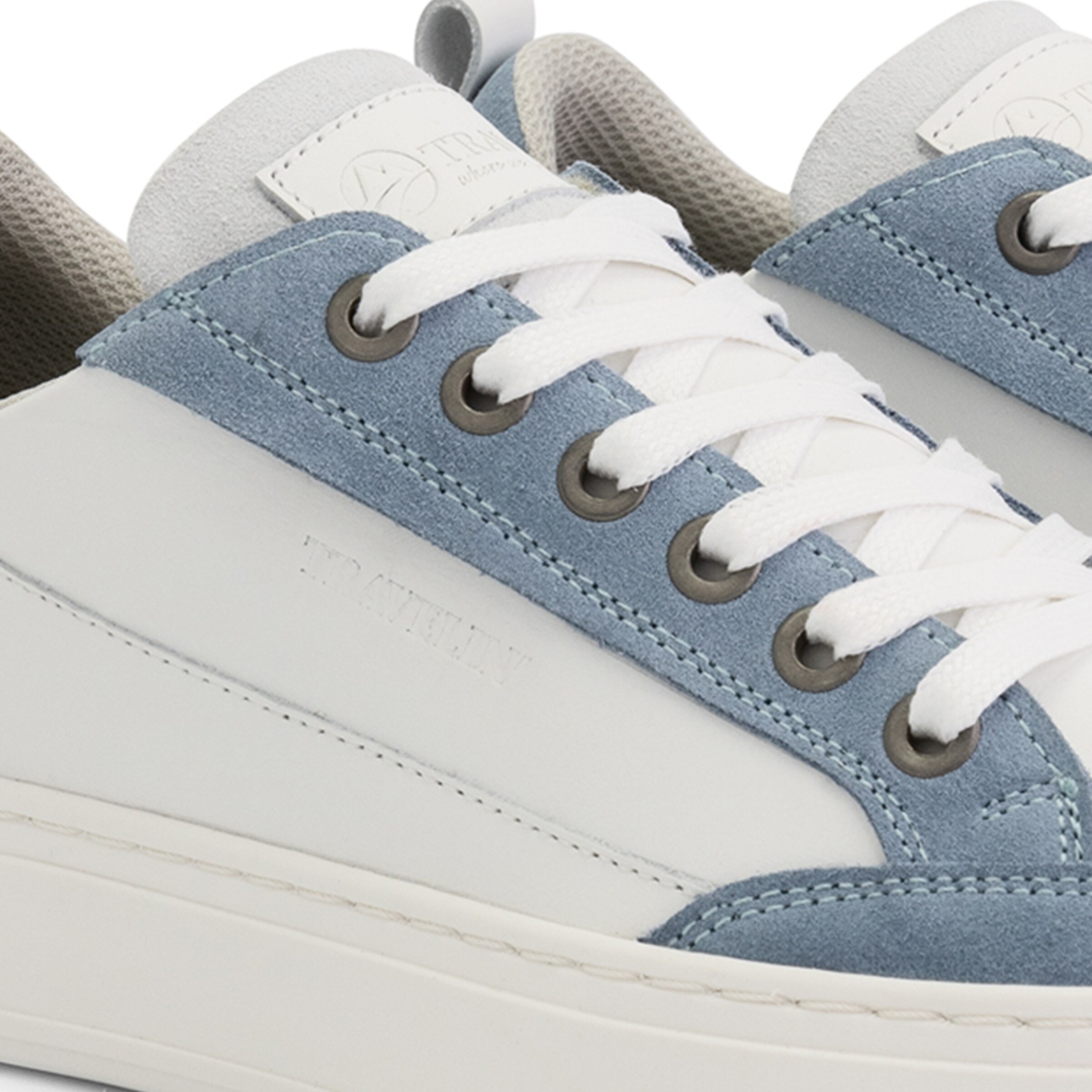 Travelin Sneaker low 'Caris' i hvid