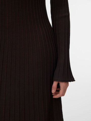 Robes en maille VERO MODA en marron
