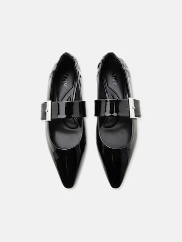 DKNY Balerinka z rzemykiem 'CORMIC' w kolorze czarny