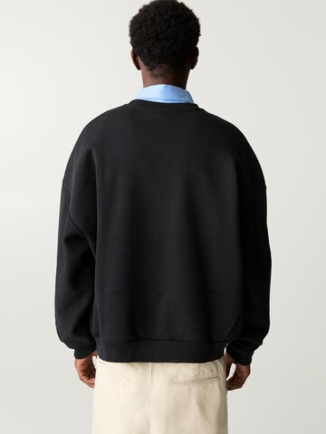 Pull&Bear Sweatshirt i svart