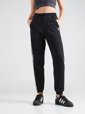 Tapered Pantaloni de la ADIDAS ORIGINALS pe negru: față