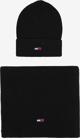 Tommy Jeans Beanie in Black: front