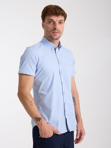 7Camicie - Ajuste estrecho Camisa de negocios 'Iconic Poplin Stretch Man Shirt Short Sleeve Light Blue' en azul