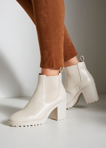 LASCANA Chelsea boots in Beige: voorkant