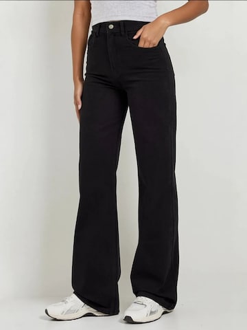 Hiccup Jeans in Schwarz: Vorderseite