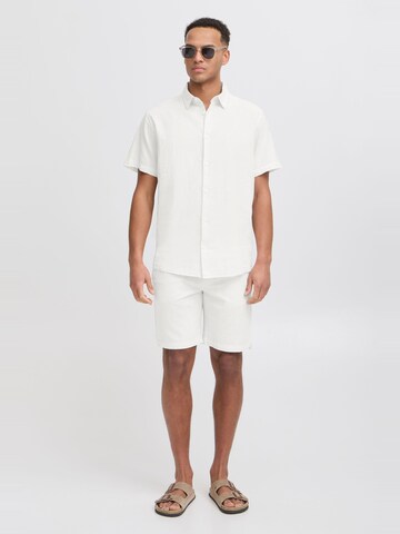 INDICODE JEANS - Ajuste regular Camisa 'Monk' en blanco