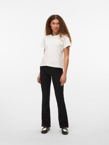 Bootcut Pantalon 'JOSIE ' VERO MODA en noir