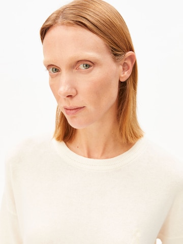 ARMEDANGELS Пуловер в бежово