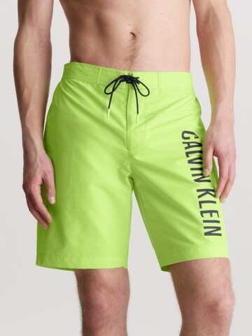 Calvin Klein Swimwear Zwemshorts in Geel: voorkant