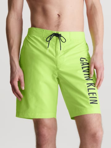 Calvin Klein Swimwear Badeshorts in Gelb: predná strana