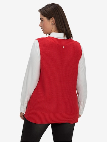 SHEEGO Knitted Vest in Red