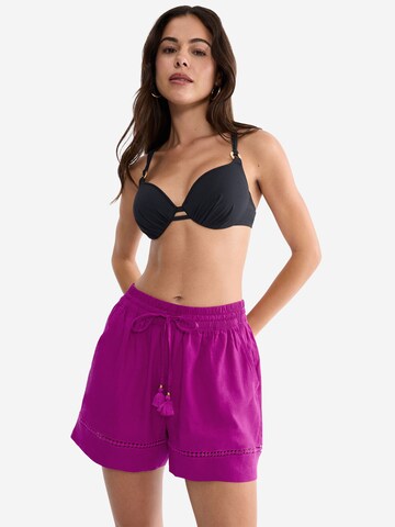 TRIUMPH Loosefit Strandshorts ' Red Label Summer Wears ' in Lila: Vorderseite