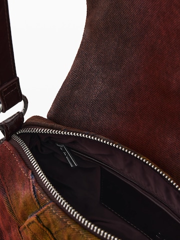 Desigual Olkalaukku värissä ruskea