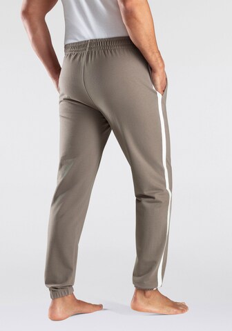 BENCH Tapered Hose in Grau