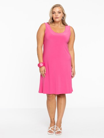 Robe ' Sleeveless ' Yoek en rose