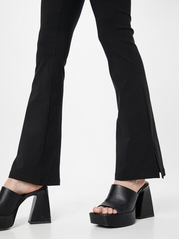 Bootcut Pantaloni di Dorothy Perkins in nero