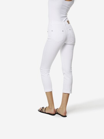 Coupe slim Jean KOROSHI en blanc