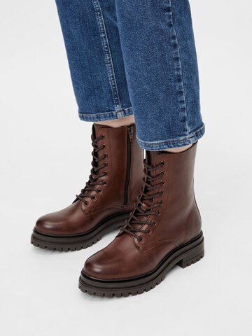 Bottines à lacets 'DARLENE' Bianco en marron : devant