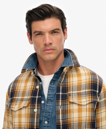 Coupe regular Chemise Superdry en jaune