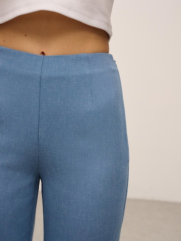 ORIMEI by Victoria Swarovski Flared Παντελόνι με τσάκιση σε μπλε