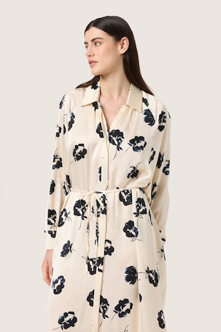 SOAKED IN LUXURY - Vestidos camiseiros 'Erwina' em bege