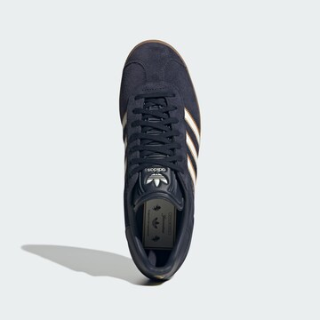 Baskets basses 'Gazelle Manchester United Terrace Icons' ADIDAS ORIGINALS en bleu