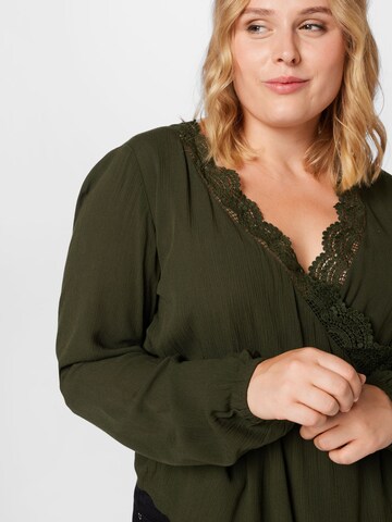 ABOUT YOU Curvy - Blusa 'Binia' em verde