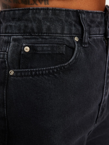 Trendyol Tapered Jeans in Black
