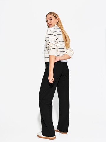 Wide Leg Pantalon à pince Bershka en noir