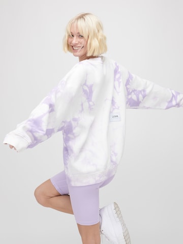 ABOUT YOU x VIAM Studio Bluzka sportowa 'SELENA' w kolorze fioletowy: tył