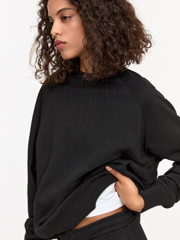 Pull&Bear Sweatshirt in Schwarz