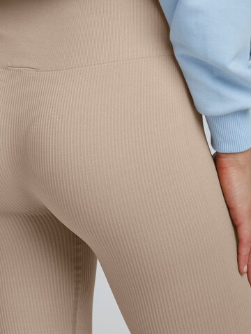 Skinny Leggings 'SAHANA' di The Jogg Concept in beige
