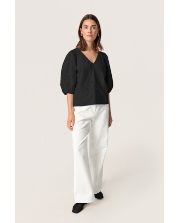 SOAKED IN LUXURY Blouse in Zwart