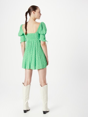 Robe d’été 'Adina' Forever New en vert